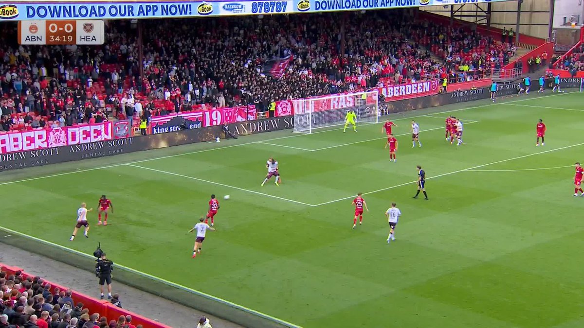 ♥️ Hearts strike first! Oisin McEntee scores to put the visitors in front at Aberdeen ⤵️