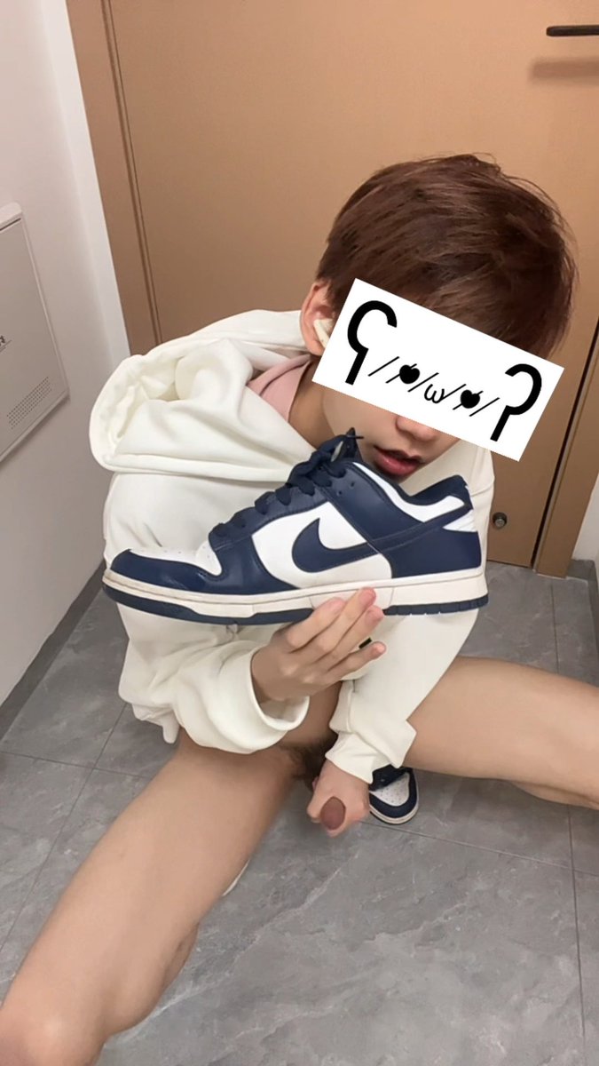 骚dunk勾引 #男高,大家说我要怎么对他才好呢,那必须是狠狠的 #操鞋 #射鞋 啦,直接把杯子放进鞋子里狠狠打桩~(点赞多的话会有后续哟) #0m #1m #体育生 #gay