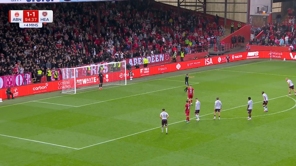 🤯 "What a MOMENT on the opening weekend" Kevin Nisbet scores a 95th-minute penalty to win it for Aberdeen against Hearts ⤵️
