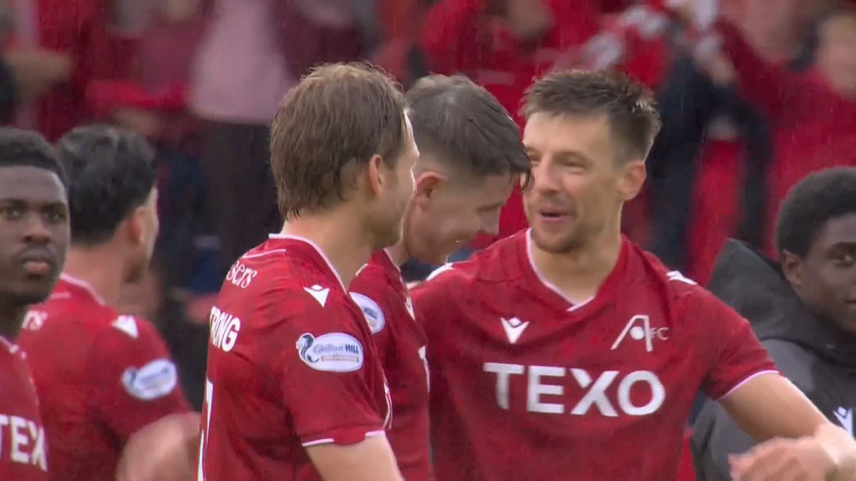 🗣️ “I’ve sat here and criticised them plenty of times. They’ve found a way to win a tough game of football today.” Kris Boyd gives his reaction to Aberdeen’s LATE win over Hearts ⤵️