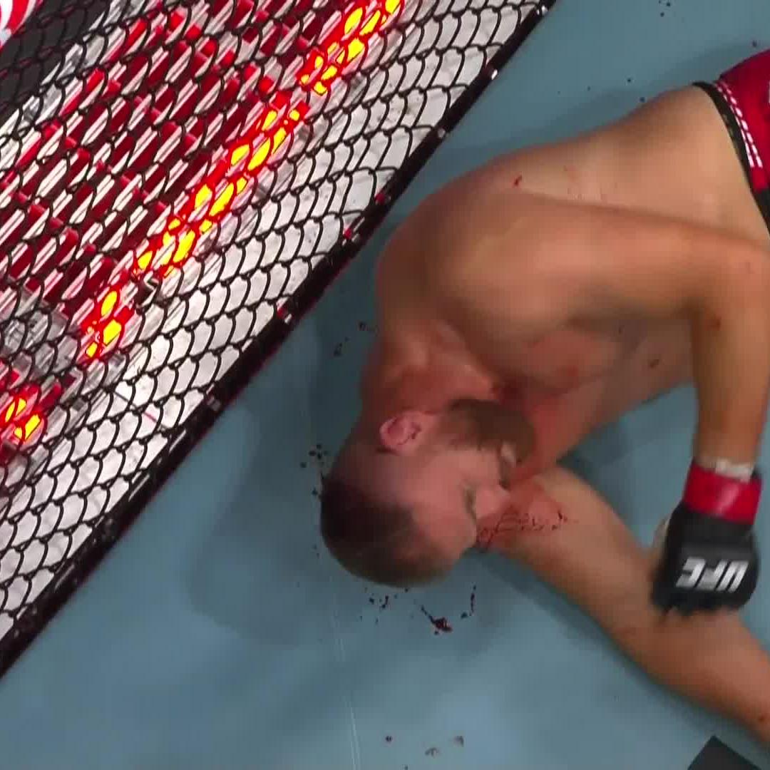 JAN BŁACHOWICZ ZNOKAUTOWANY W PIERWSZEJ RUNDZIE 🚨😶 Navajo Stirling pokonał Jana Błachowicza Polaka przez techniczny nokaut w pierwszej rundzie. #UFC
