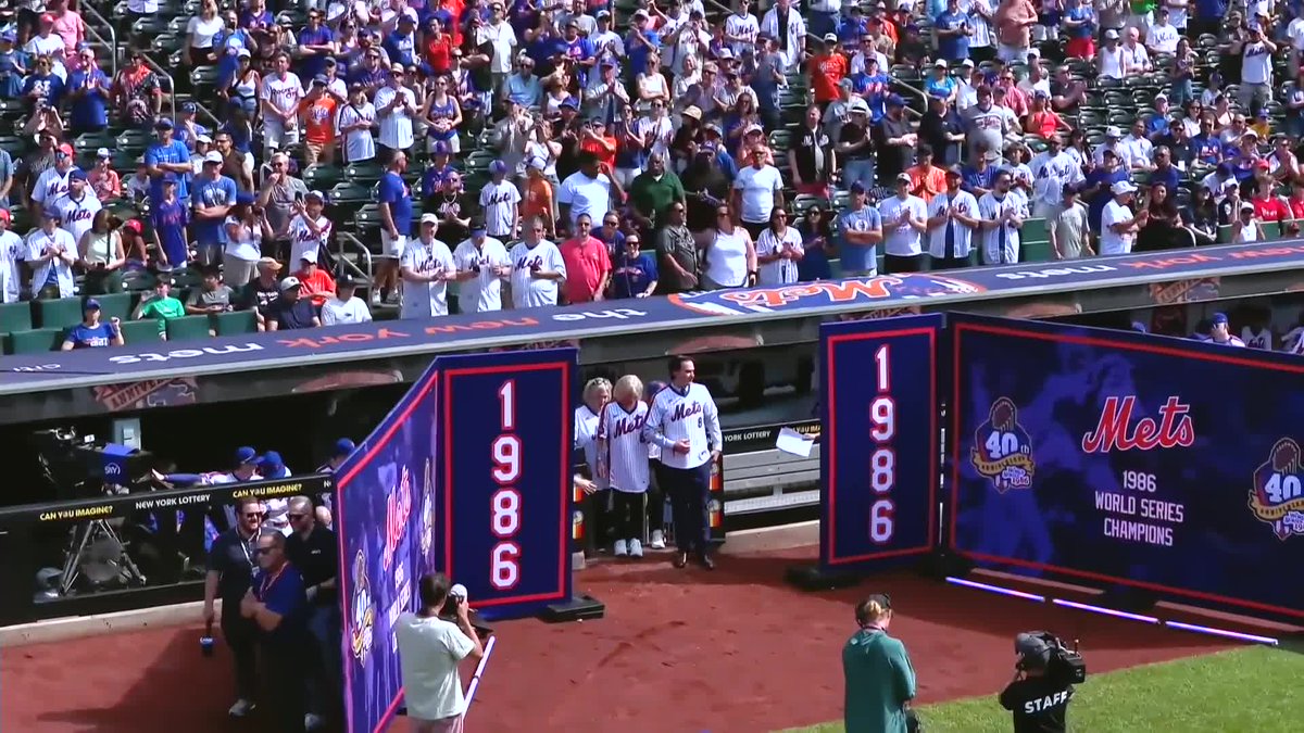 Gary Carter's family represents him at the Mets' 1986 celebration 🧡💙