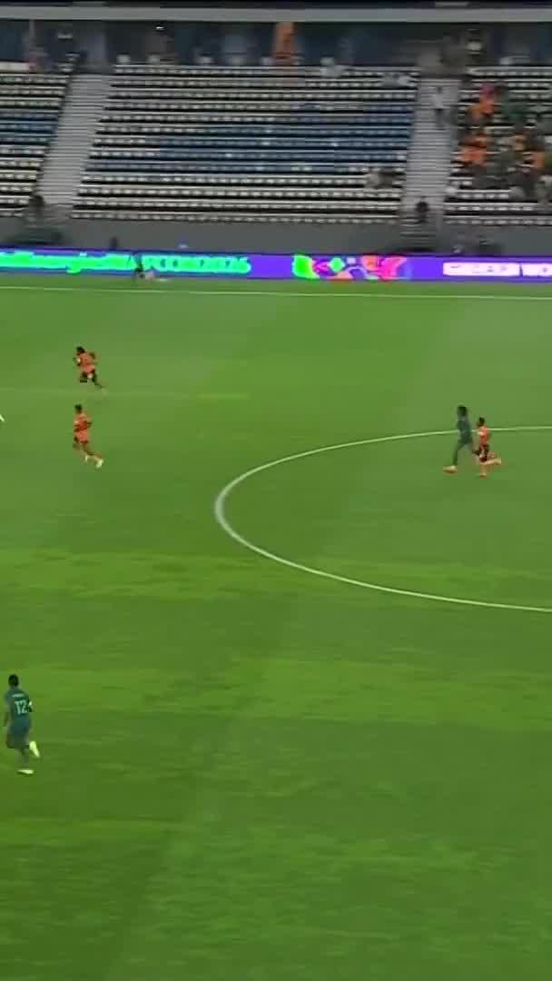 8’ ⚽️ Oshoala 43’ 🟥 Demehin The Super Falcons of Nigeria end the half one goal up but with one less player. 📺 Stream live: #SSFootball | #TotalEnergiesWAFCON2026