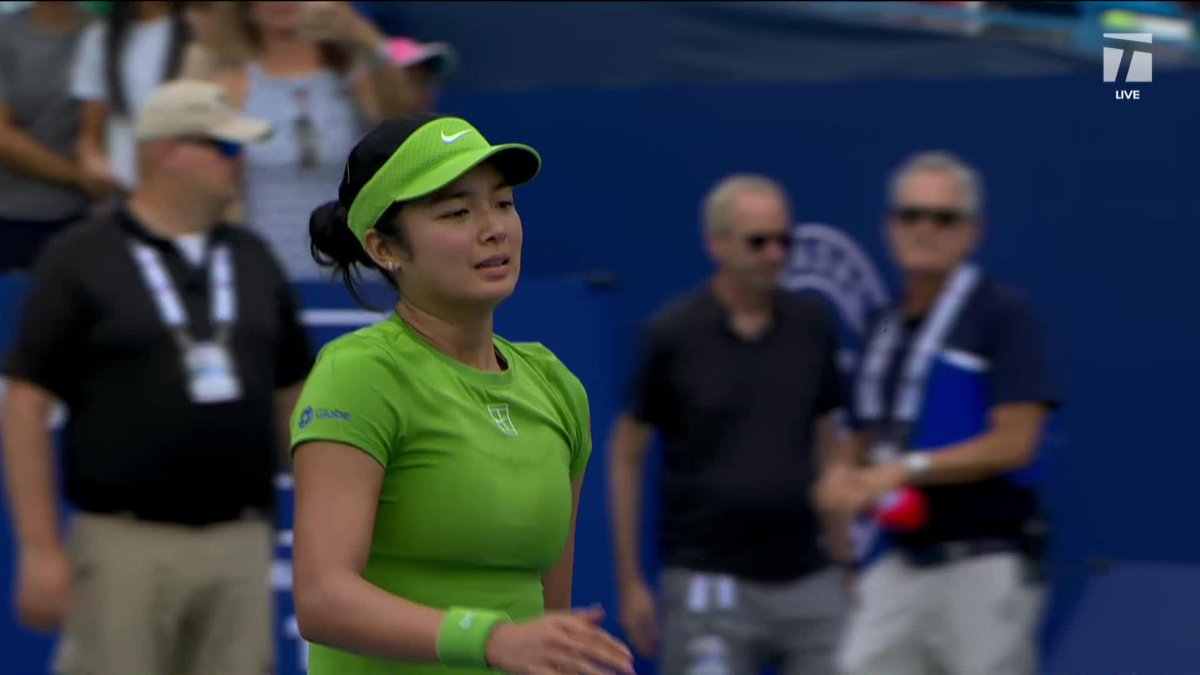 The crowd makes some noise as Eala books her spot in the Washington DC championship 🗣️ 6-4, 6-2 over Naomi Osaka 💥 What a win for Alex! 😁 #MubadalaDCOpen