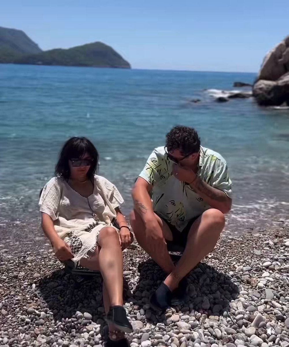 Abi ayda yılda bir romantiklik yapmış ama ablanın bünye alışık olmayınca sonuç bu olmuş..