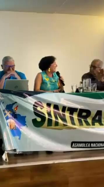 Con Abelardo de la Espriella volvemos a un Estado capturado por los grandes empresarios, los patrones. Un gobierno cuyo objetivo es despojarnos de derechos y garantías para los trabajadores porque los considera una amenaza para sus ganancias. Por eso, los trabajadores deben estar alerta, fortalecer sus organizaciones, movilizarse y emprender la resistencia civil desde las calles. Comparto mis palabras en la Asamblea Nacional de Sintramienergética.