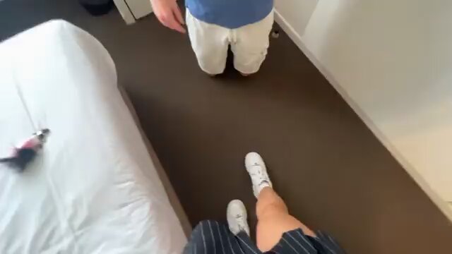Devine la couleur de ma nouvelle pédicure. Si tu as taux tu te prends un coup dans les couilles, si tu as juste tu auras l'honneur de l'admirer et de baiser mes pieds 😏 Qui joue avec moi? 🎮