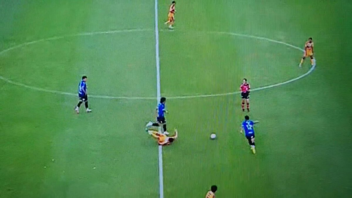 Si lo perdemos en la cancha, lo ganamos en el escritorio, esto es violencia de genero.