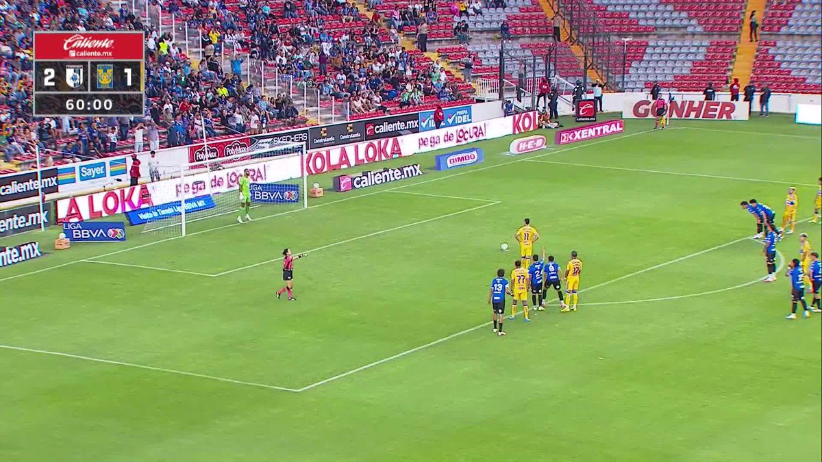 ¡GOOOOOOOOL DE TIGRES!🐯⚽️ ¡GOOOOOOOOL DE TIGRES!🐯⚽️ ¡GOOOOOOOOL DE TIGRES!🐯⚽️ Luego de la revisión en el VAR, Katia Itzel marca pena máxima a favor de los felinos y Brunetta la cobra de manera perfecta. Gallos Blancos 🐓 2-2 Club Tigres 🐯 #LigaMX