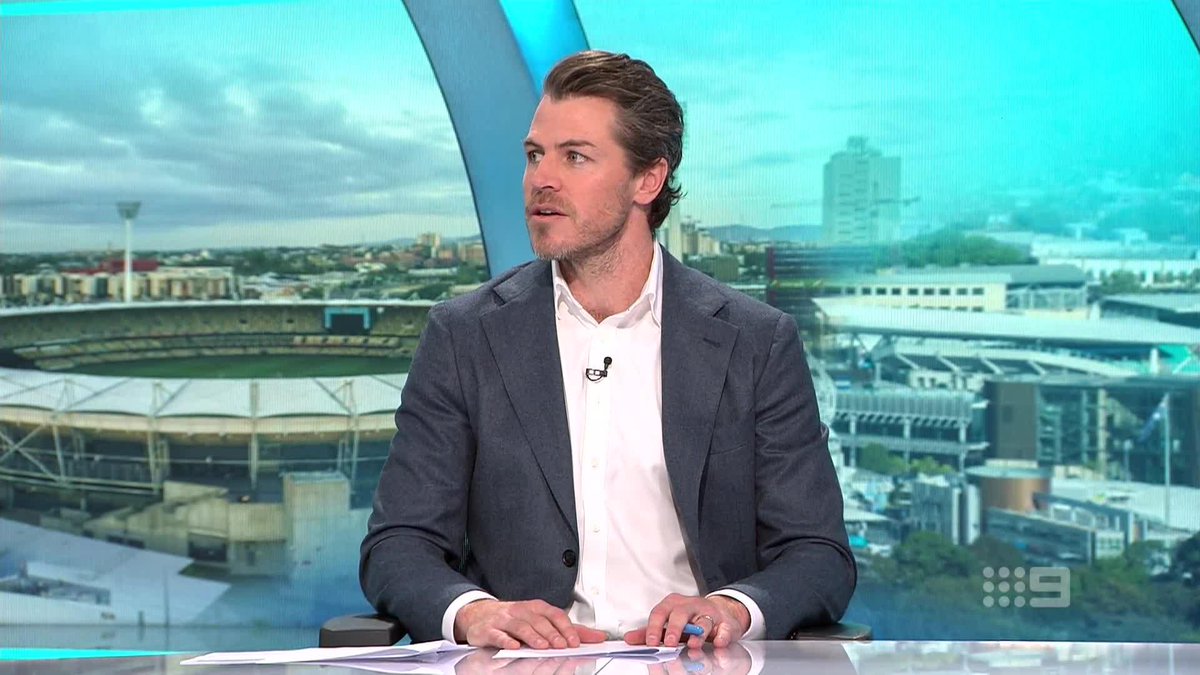 "If I was Fremantle, this would be a full dress rehearsal for the Grand Final." Four-time premiership winner Isaac Smith's advice for how Freo must approach their clash against the Dees next week. #9AFLSFS | Watch on 9 & 9Now 🖥️