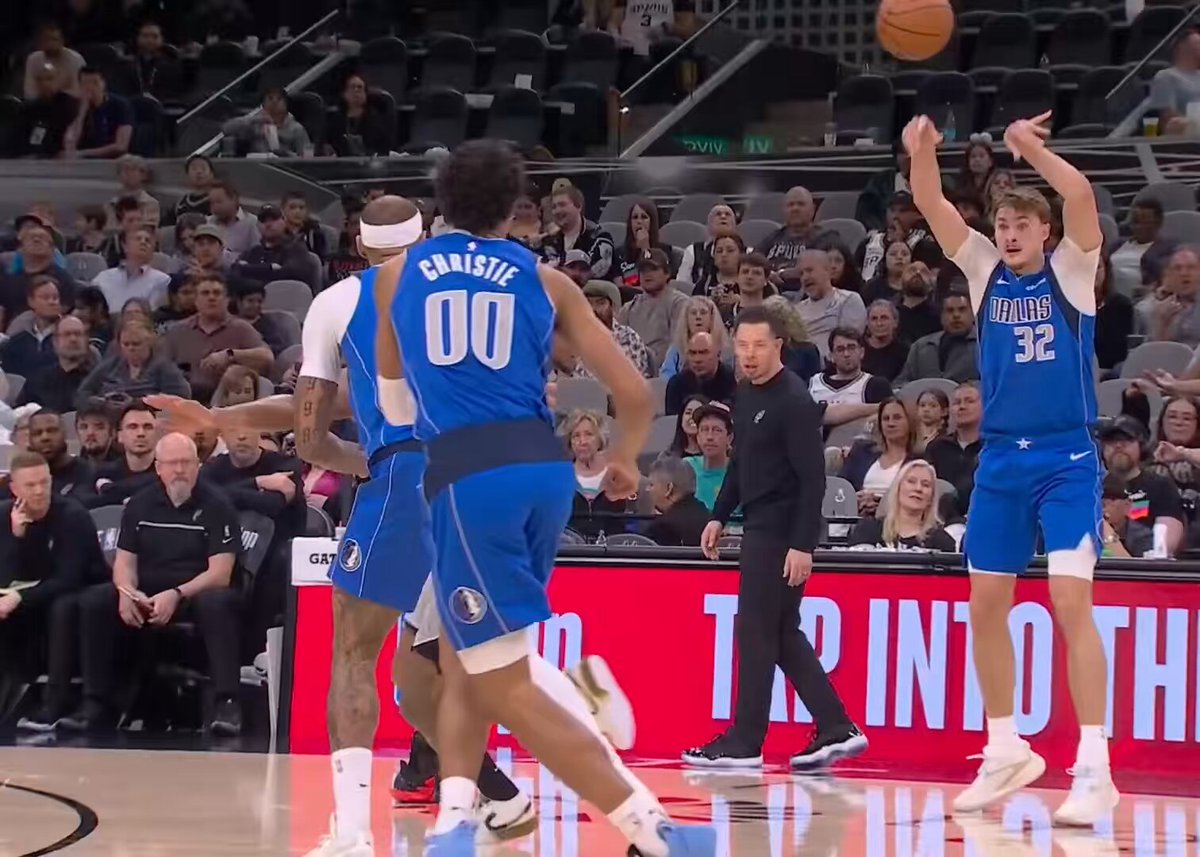 Stephon Castle 40 PTS, 12 REB, 12 AST, 3 STL, 1 BLK, 3/5 3PT, 86% TS on 15/19 FG vs Mavericks