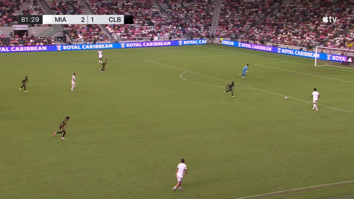 Brais Méndez free kick in his debut! 💥 The former Real Sociedad midfielder equalizes it for The Crew against Miami.