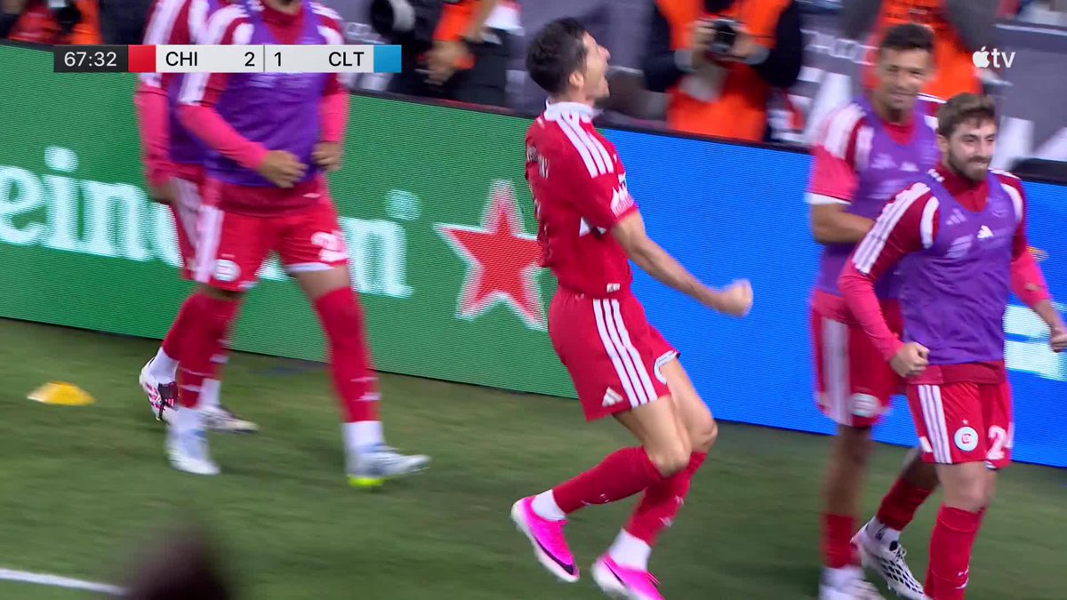Lewandowski brace in his home debut! 😤 Chicago leads 2-1.