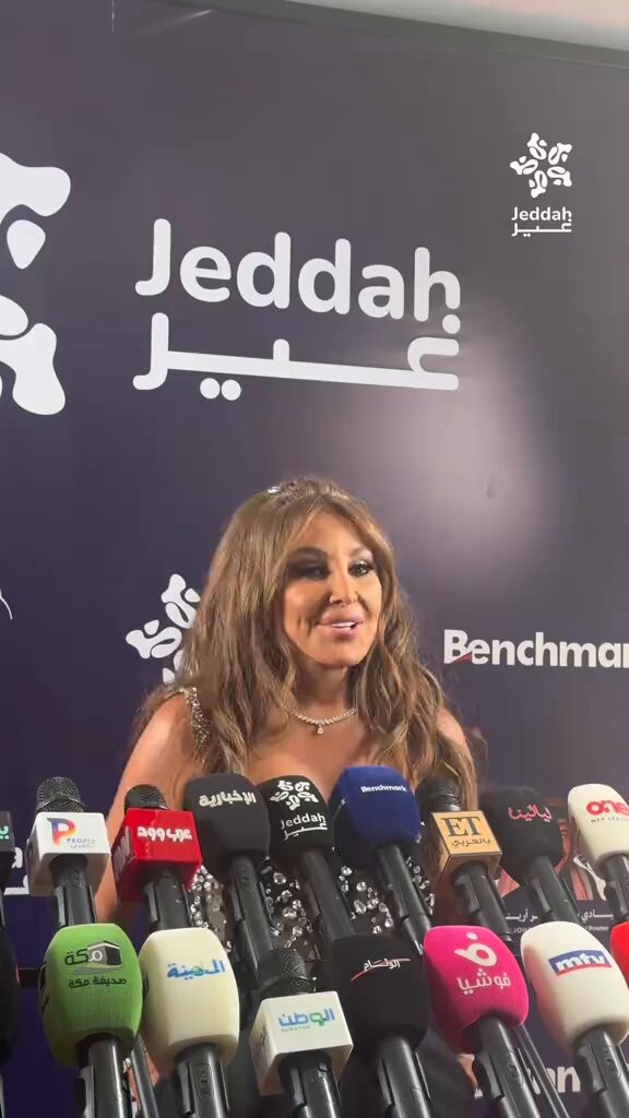 اليسا قبل وبعد وجهها كان بدون فيلر وتجميل احححلللى جمالها يسحر 😢