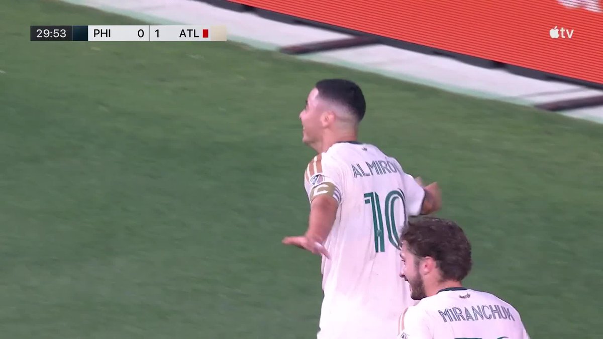 ¡LA LUCHÓ Y FESTEJÓ! Miggy Almirón marcó en la derrota 2-3 de Atlanta United contra Philadelphia Union en la #MLS. 📺 Major League Soccer on Apple