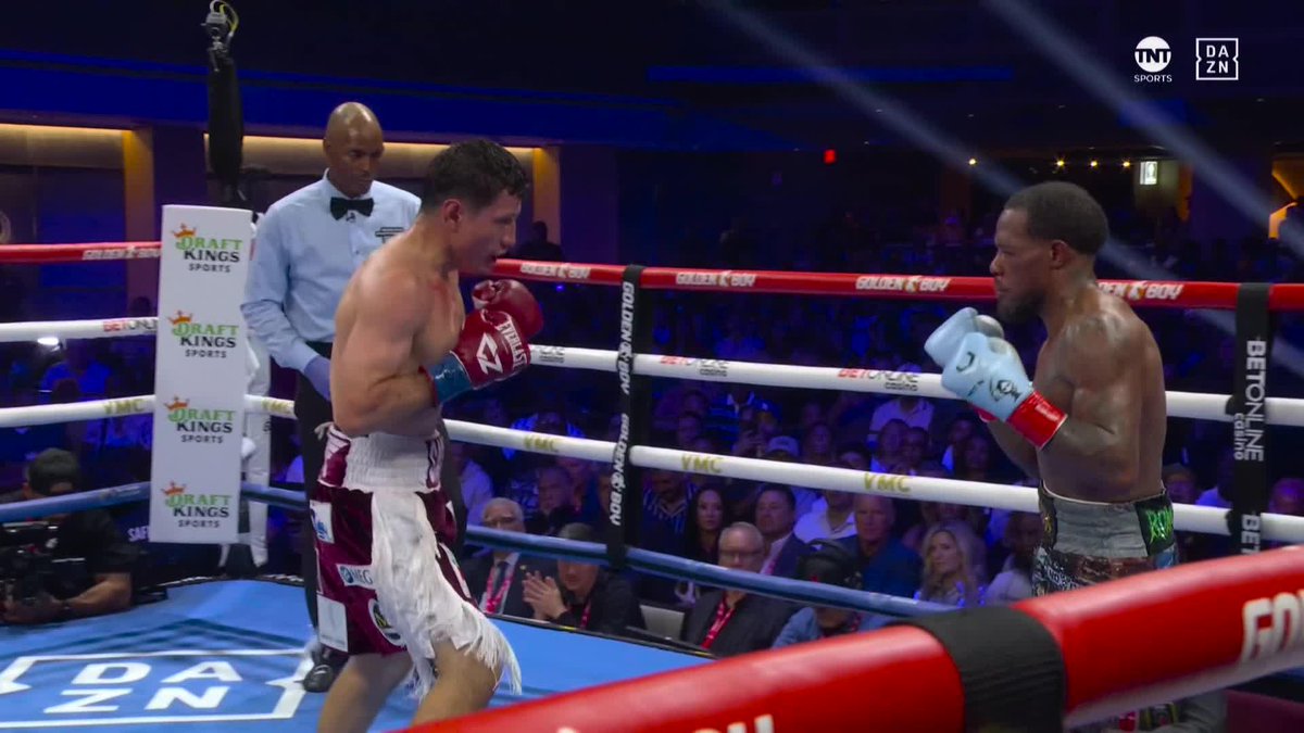 Oscar De La Hoya x Kevin Durant 🙌 #TheFight | #RoachZepeda | Live Now on DAZN and TNT ▪️
