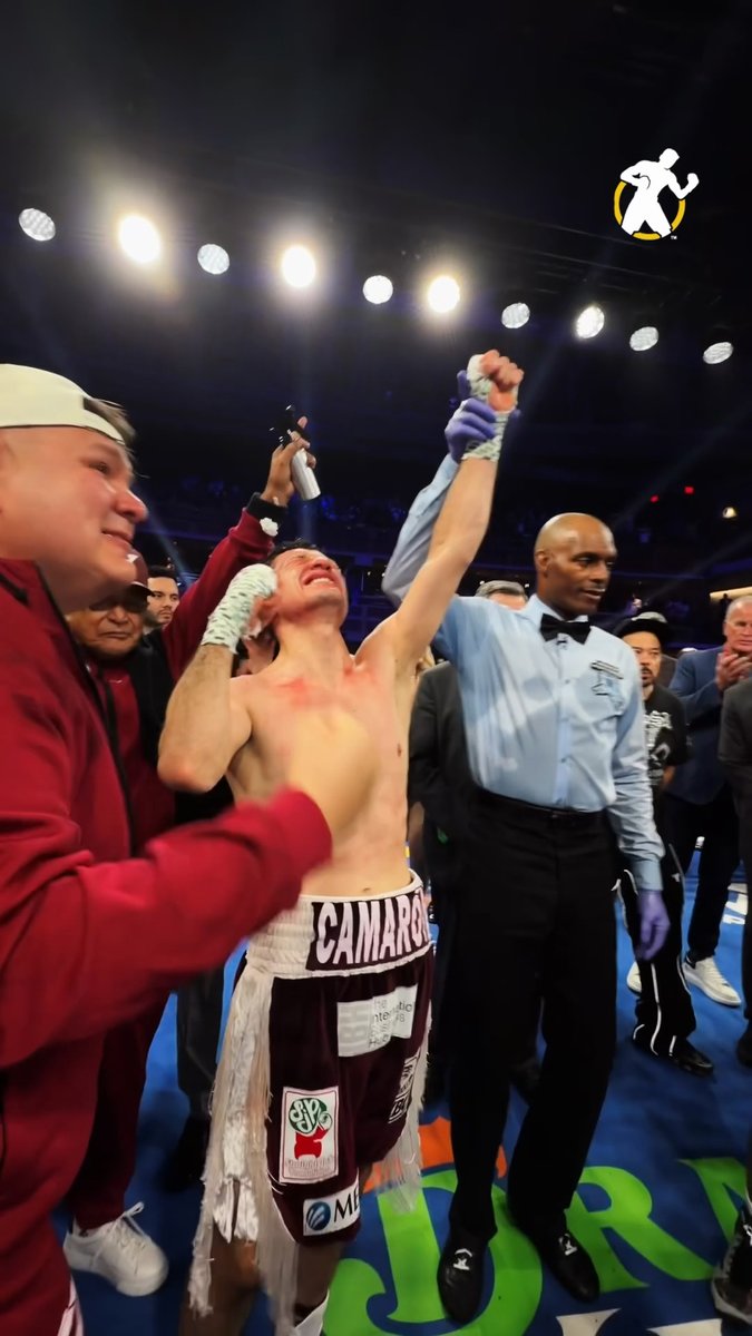 AND THE NEW!!! 👑 William Zepeda takes the WBC lightweight world title back to Mexico! 🇲🇽🔥 #RoachJrZepeda | LIVE on DAZN and TNT | tonight