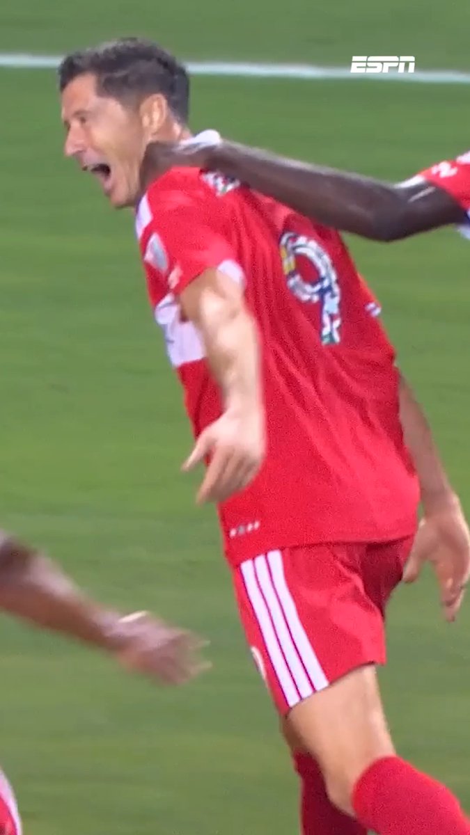 Golcü. Lewandowski'den Chicago Fire formasıyla çıktığı ilk iç saha maçında duble.