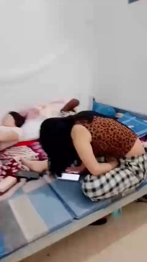 Mình lỡ nói lời chia tay với em ấy rồi mọi người ạ. Ai ngờ giờ em ấy khóc nức nở, gia đình còn quay video gửi cho mình. Giờ mình nên làm gì đây mọi người? 🥺😂