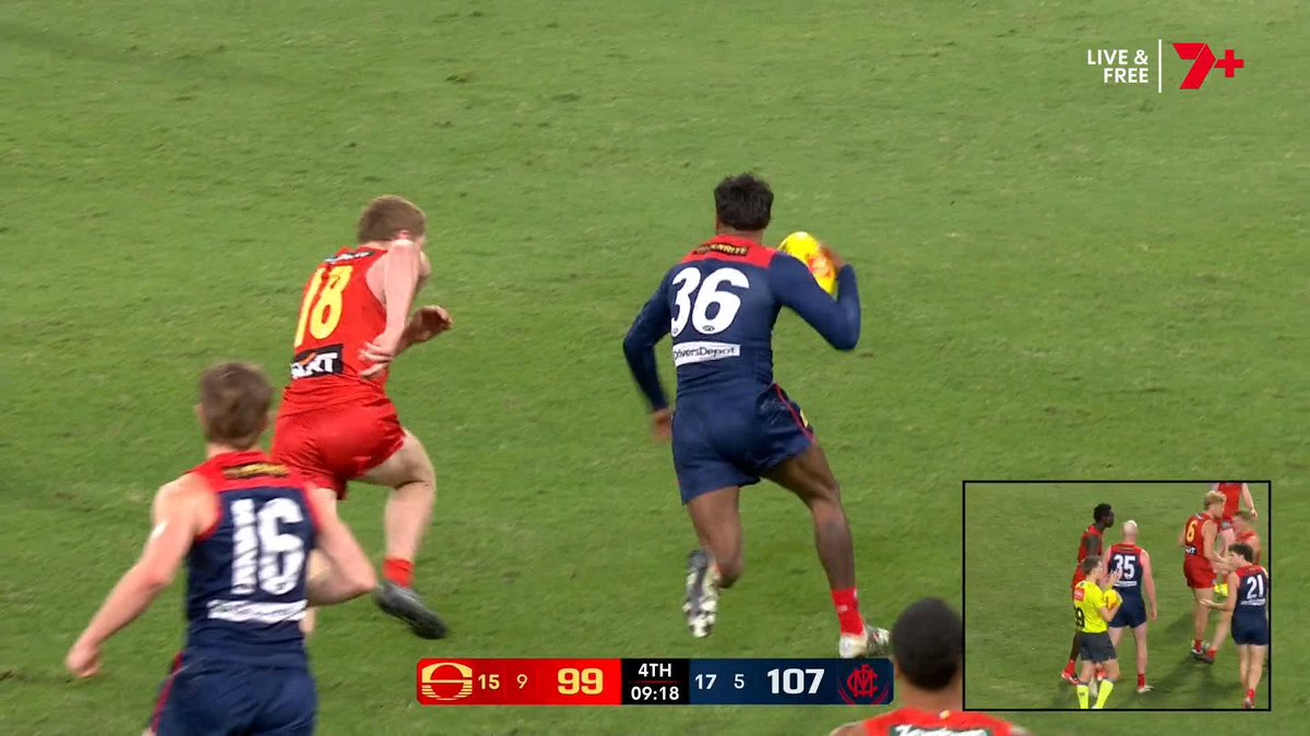 "Things are falling apart here.." #AFLSunsDees