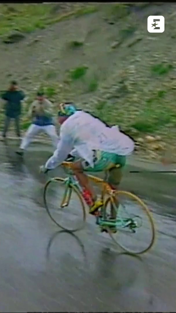 Immagini e parole che scaldano il cuore ❤️🔥 Nel 1998 Marco Pantani compie un’impresa leggendaria: dopo il Giro d’Italia il 2 agosto vince anche un Tour de France epico che ricordiamo per imprese come quella sul Galibier 🟡🙌🏻 #Pantani #Ciclismo #TourDeFrance