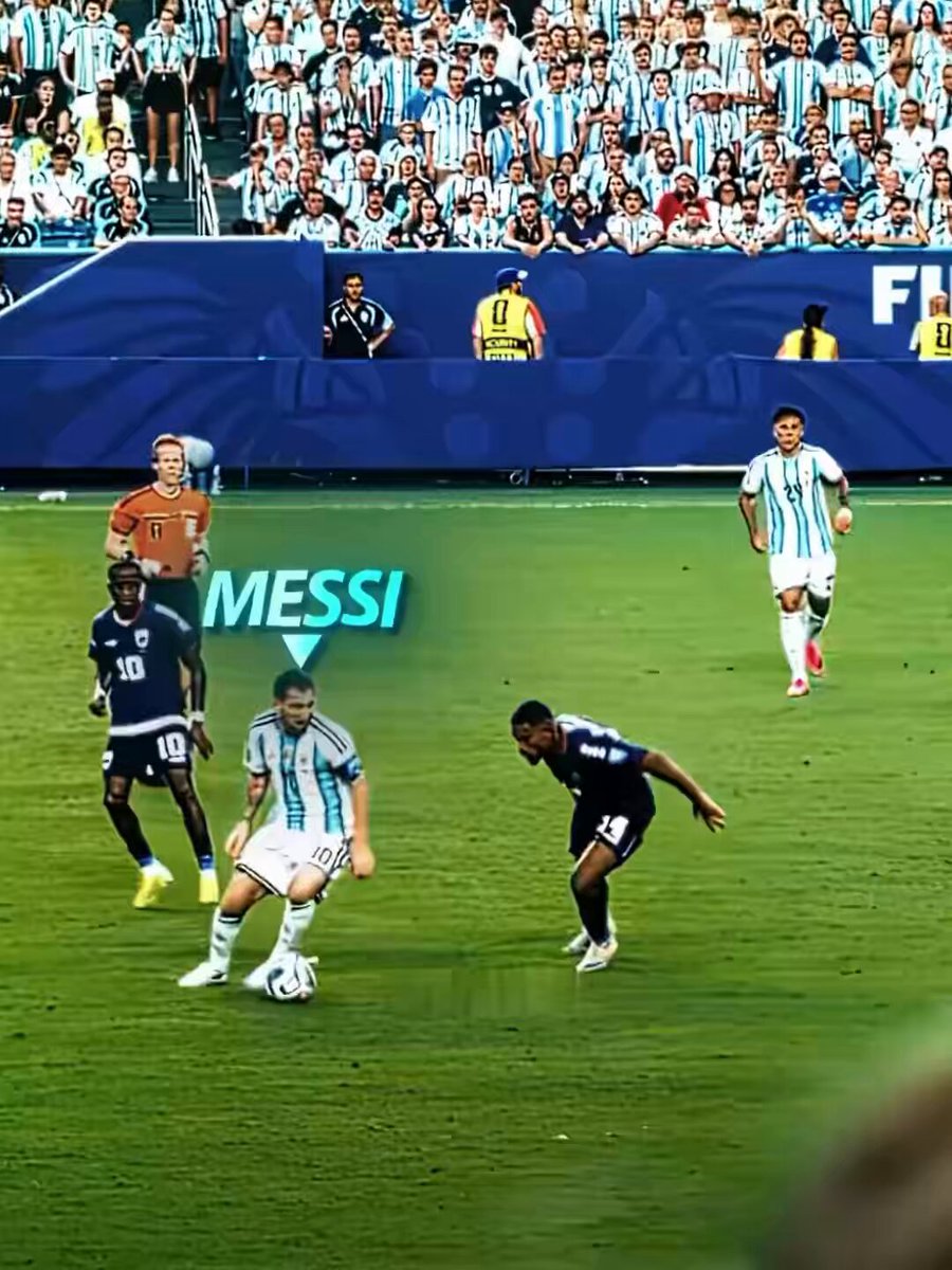 People hated Messi without seeing this side of him. 🥹🐐