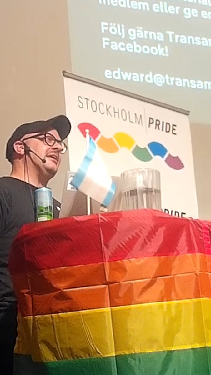 Enligt Stockholm Pride är personer som är kritiska till transagendan inte välkomna. Det innebär också att en person som själv identifierar sig som "HBTQI" men uttrycker sådan kritik ändå inte anses passa in.