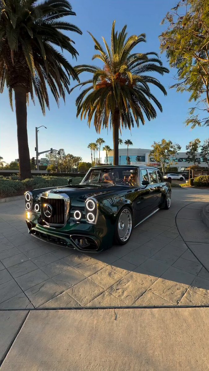 ⚫️ 1971 model Mercedes’i uzun süren emeğin ardından yeniden hayata döndüren ustalar, aracın son halini paylaştı.