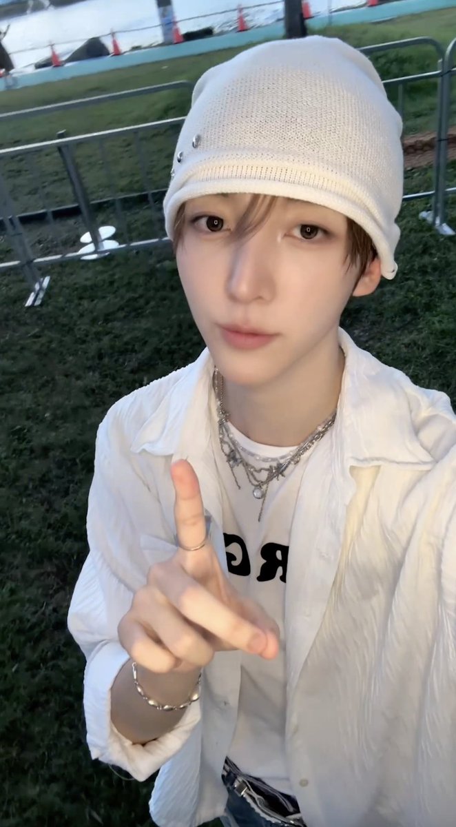 𝑁𝑜𝑡 𝑚𝑦 𝑝𝑟𝑜𝑏𝑙𝑒𝑚 🤍 #동현 #Donghyeon #KickFlip #킥플립