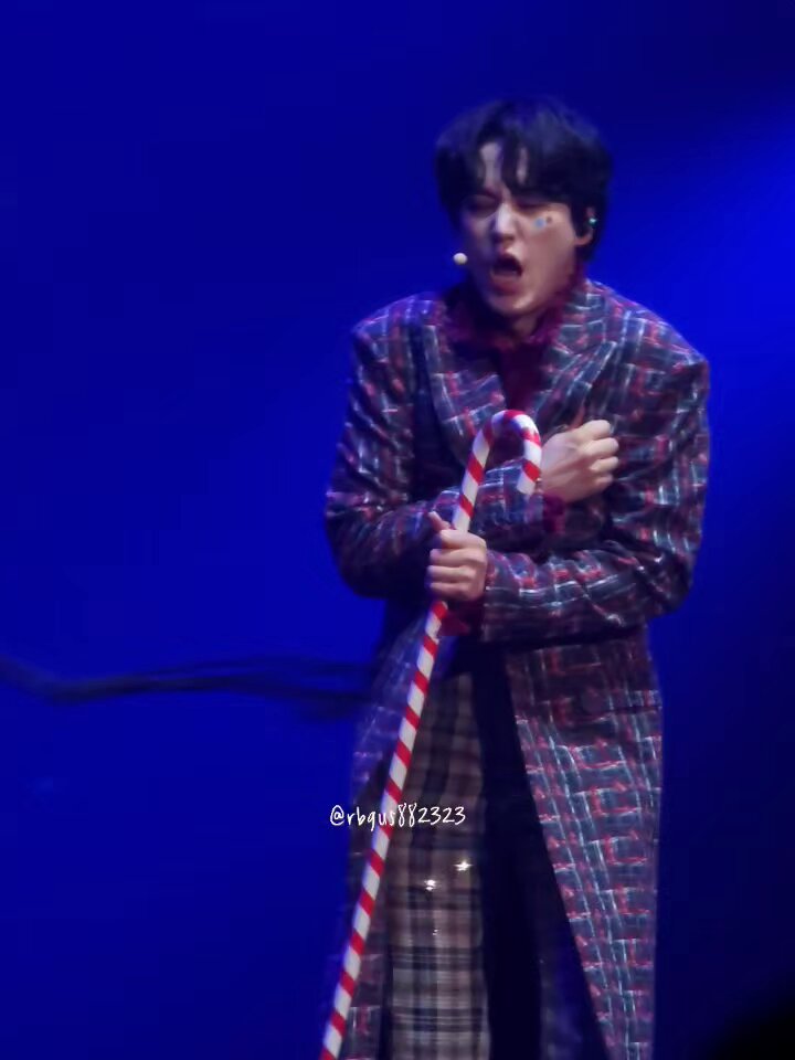 260802 프랑켄슈타인 콘서트 #규현 💜 정신병자..... ♥️ 뭐!!??!?!??!?!?!?!!!?!?!? 💜 ...는 나지!!! .....나지...... (정신병자!!!) ㅋㅋㅋㅋㅋㅋㅋㅋㅋㅋㅋㅋㅋㅋㅋㅋㅋㅋㅋㅋㅋㅋ