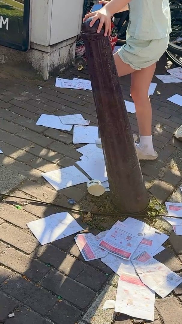 Oproep: Jodenjacht-flyers werden zaterdag voor 14:30u verspreid in Amsterdam. Ze zijn gevonden op de Prinsengracht bij de kruisingen met de Reguliersgracht, Vijzelstraat en N. Spiegelstraat. Heb jij meer info of beelden hiervan? Reageer of neem contact op via DM.