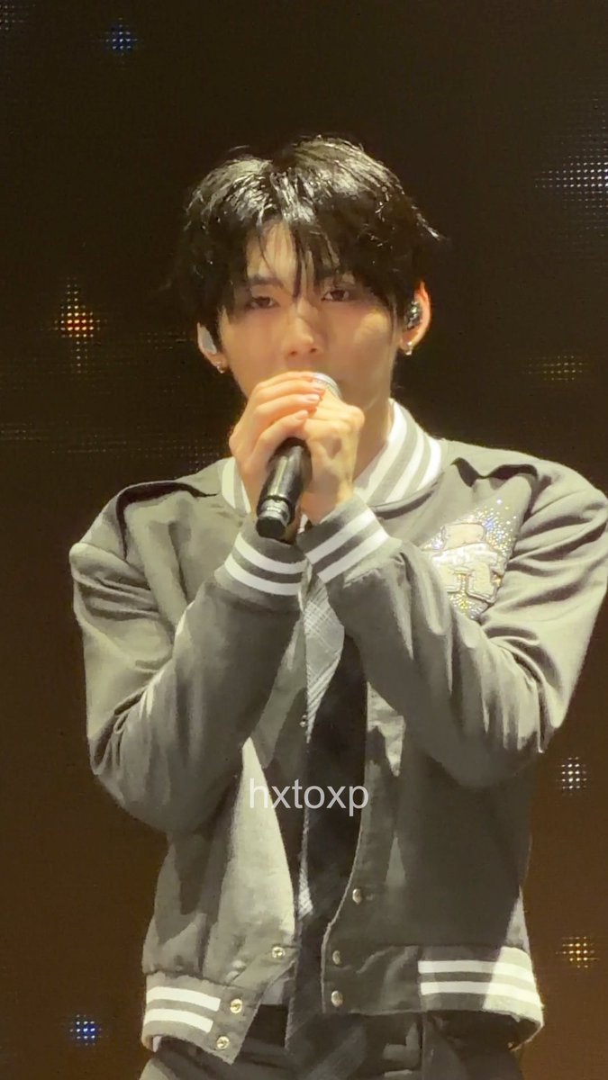 Park Han singing “The Little Star” with so much emotion 🥹✨ This side of Han is truly beautiful to see and hear — his heartfelt vocals and the feelings he puts into every note make the performance even more special.🎶 #PARKHAN #AHOF1stTOUR_TAIPEI #THE_FIRST_SPARK #THE_FIRST_SPARK_IN_TAIPEI