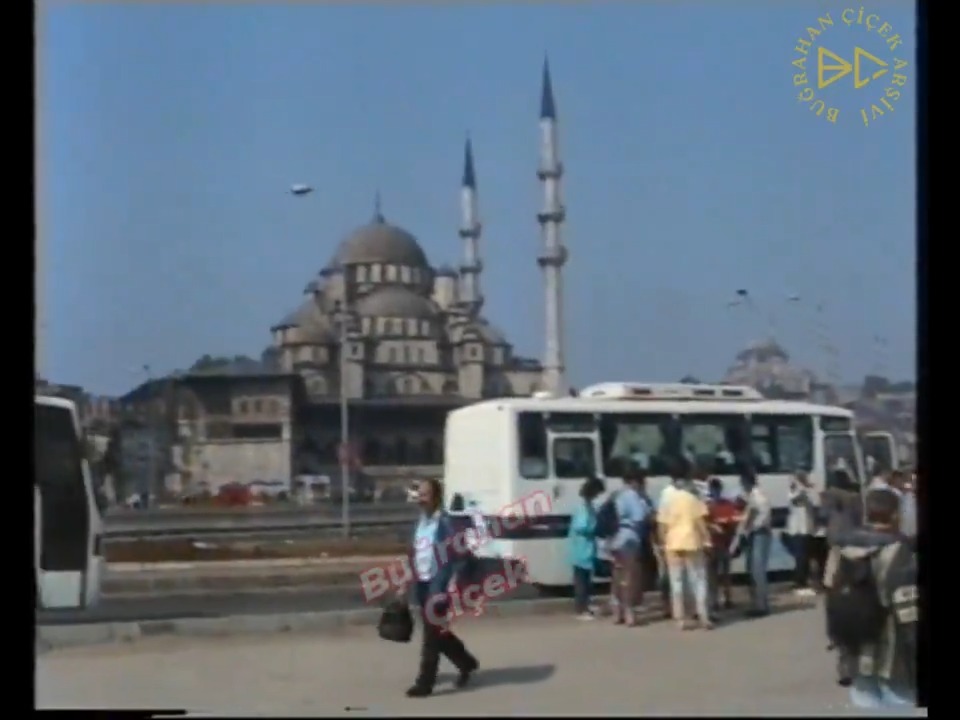 1994'ün Mayıs ayında kaydedilen İstanbul görüntüleri. Bir turistin kamerasından 1994 yılında çekilen İstanbul gezisi videosu.