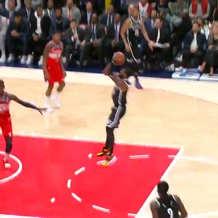 This move sequence from Kyrie 😮‍💨