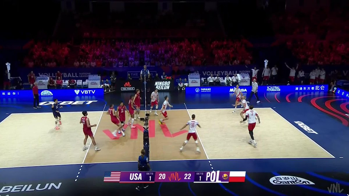 #VNL2026: MICAH CHRISTENSON, TAKE A BOW 🎯🇺🇸 An outrageous set. Vision, touch and perfect timing. 🤯 📺 LIVE NOW on VBTV: 🏐 #BePartOfTheGame #Volleyball #VNLFinals