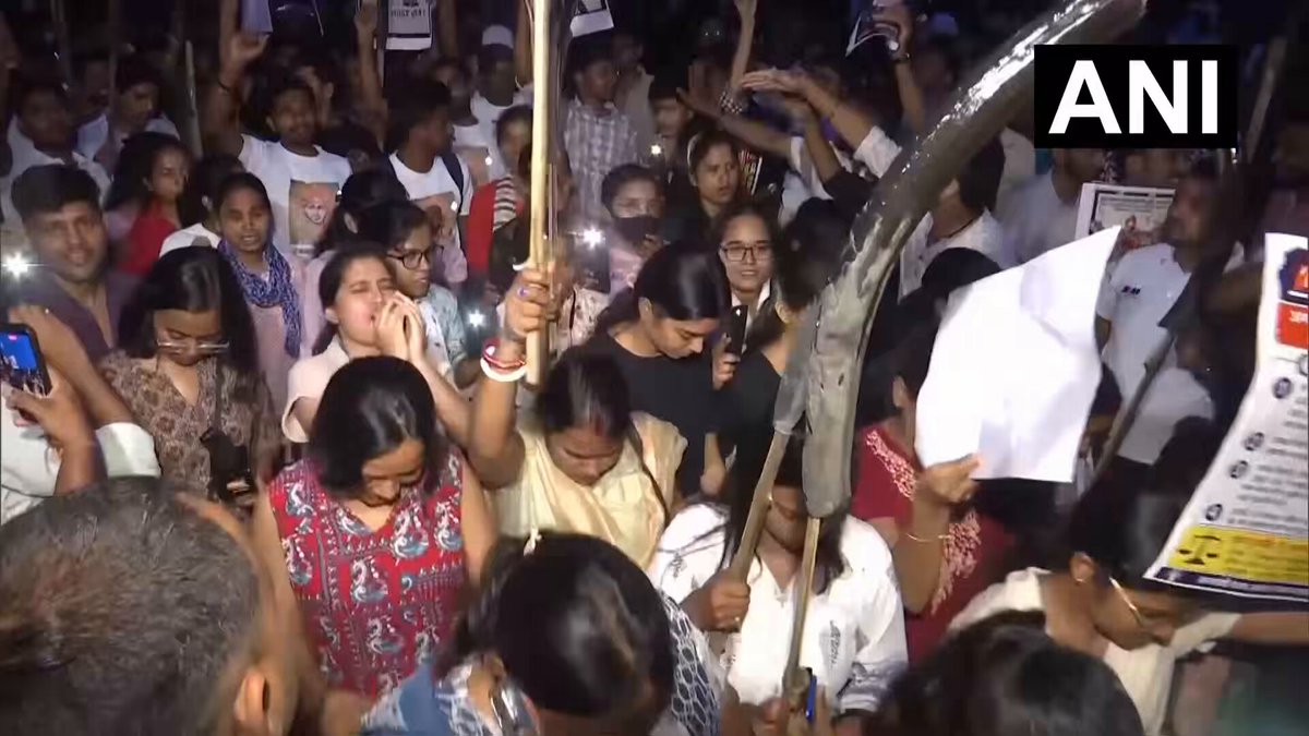 छात्रों पर विपक्ष अपनी ही चाल में फंसता नजर आ रहा है- जंतर मंतर वाला प्रोटेस्ट तो हो गया, लेकिन वो क्रांति अब झारखंड पहुँच चुकी है जहाँ हर पेपर में छात्र उसके लीक होने का आरोप लगा रहे है। CJP जो Gen Z की ठेकेदारी लिए घूम रही है, उनको साँप सूँघ गया है। और विपक्ष जो युवाओ की चिंता में ख़त्म हो चुका है वो भी कंबल ताने सोया है।
