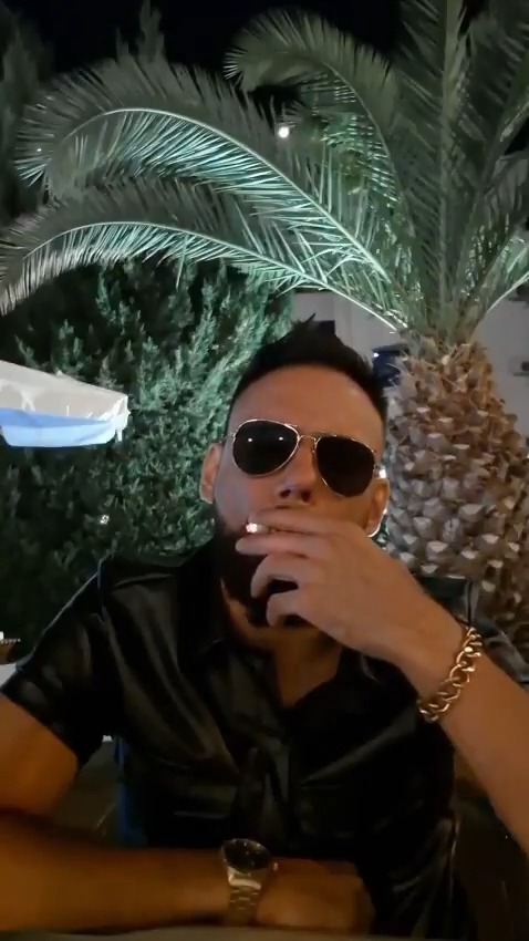 Smoking like a boss. 🚬😎💨