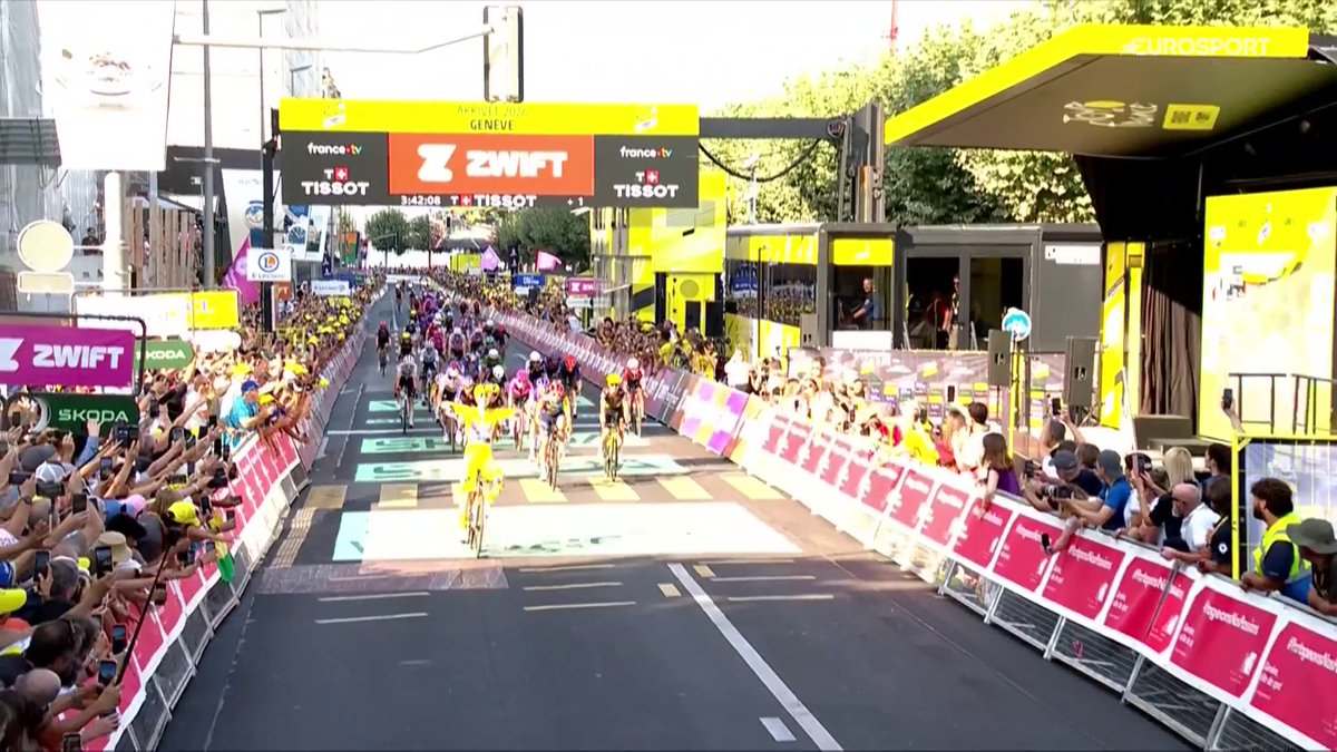 💛 Dónde quiere, cuándo quiere y 𝐂𝐎́𝐌𝐎 𝐐𝐔𝐈𝐄𝐑𝐄. 🧨 Lorena Wiebes saca toda la artillería y vuelve a demostrar que es la número 1 cuando hay que culminar al esprint #TDFF2026 | #LaCasadelCiclismo