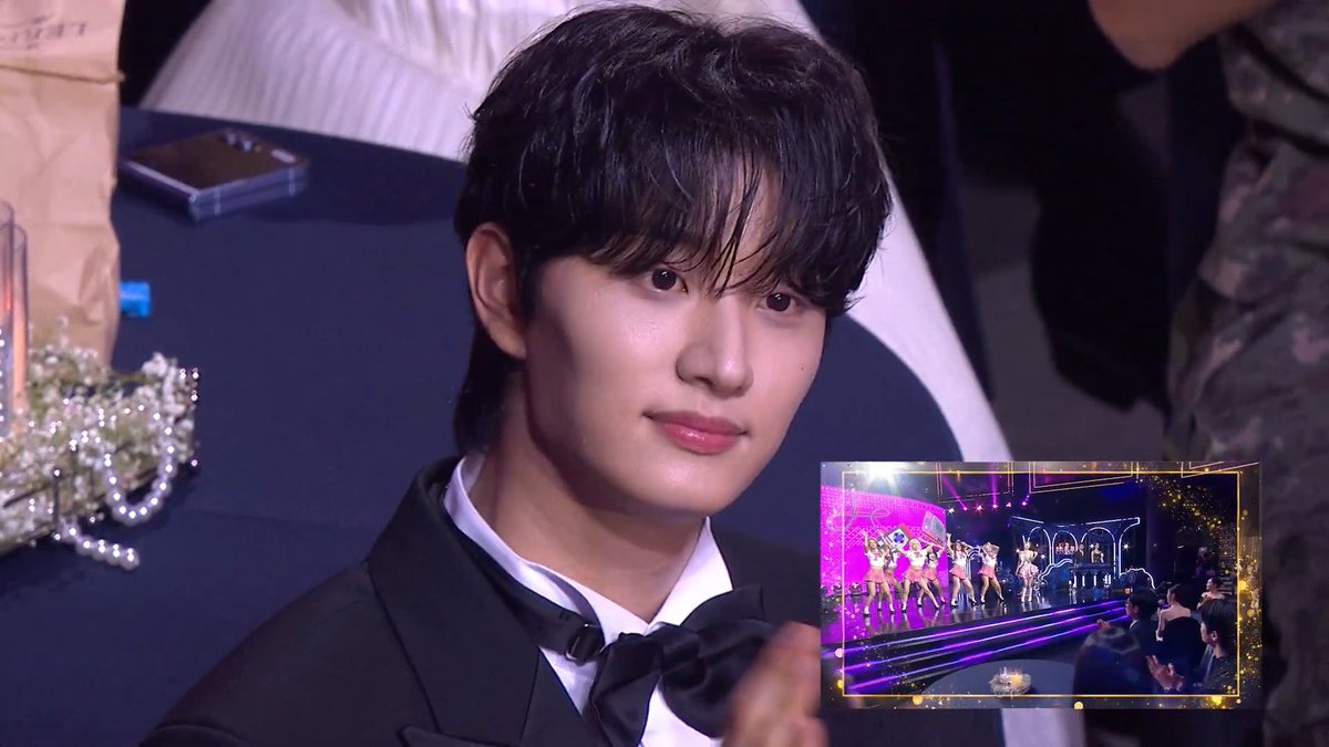 actors and actresses are so supportive…. why does kpop awards shows look like they all hate each other 😭