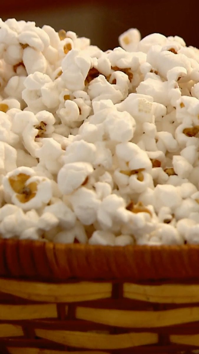 How to make popcorn fast! 🍿 #howitsmade #popcorn