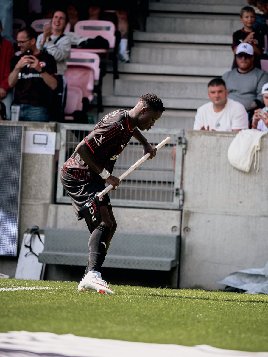 Franculino'nun golü ve ilginç gol sevinci.