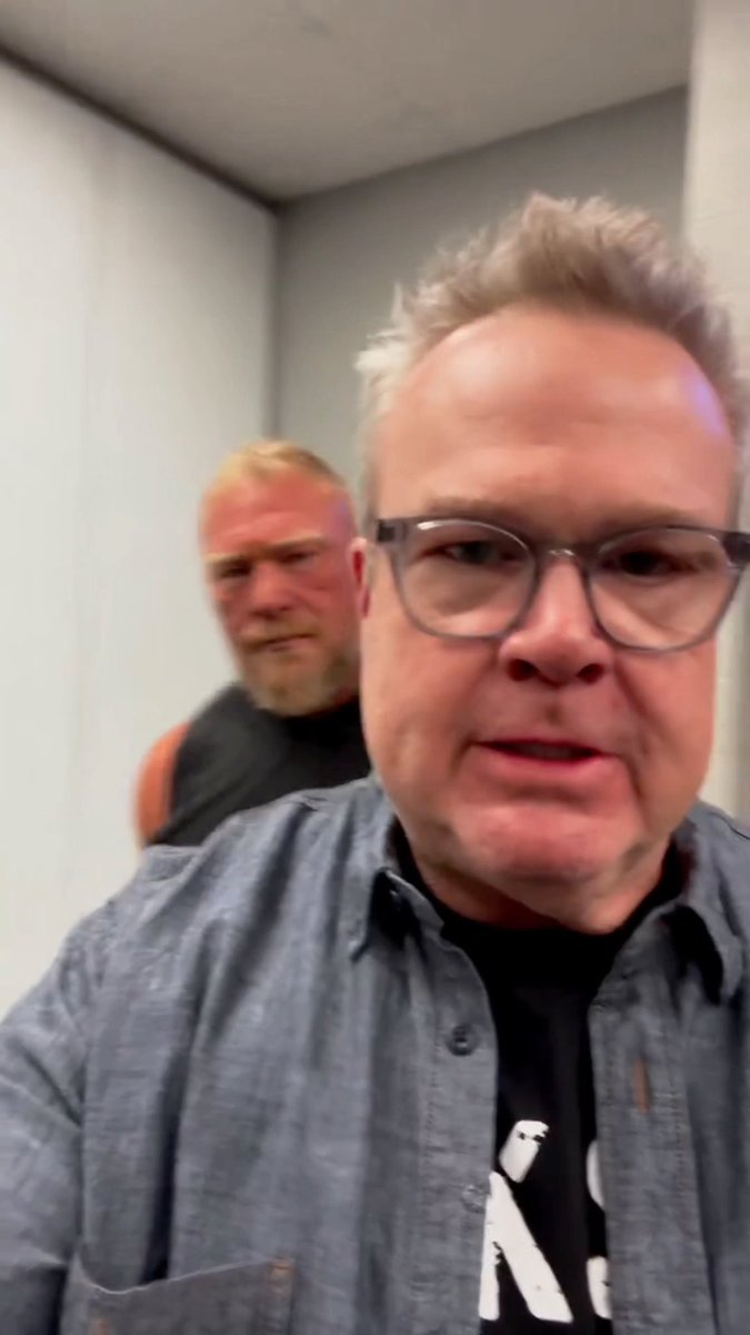 THE FACT THAT BROCK LESNAR IS BEST FRIENDS WITH THE MODERN FAMILY CAST IS HILARIOUS 😭 They recreated their iconic video at SummerSlam last night 💀 #SummerSlam