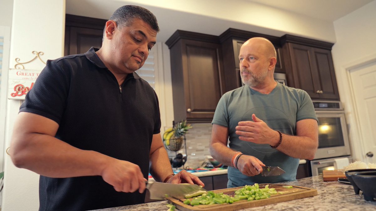 Video evidence that I can actually cook! Thank you to the Guerra family for welcoming me into their home in Chula Vista to prepare some family recipes and discuss the future of California. Want to host a future episode of Dinner With Steve? Click the link in the replies.