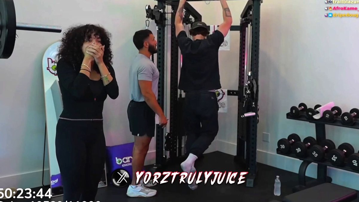 Cinna couldn't believe how her cameraman, Rosii, had a better form than her while doing pull ups after talking the most trash to him 🤣😂