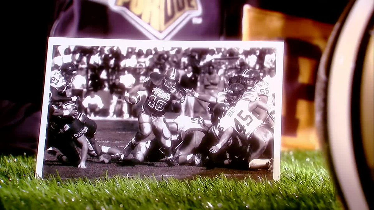 Kids today will never understand just how dominant Purdue Football legend Mike Alstott was 💪