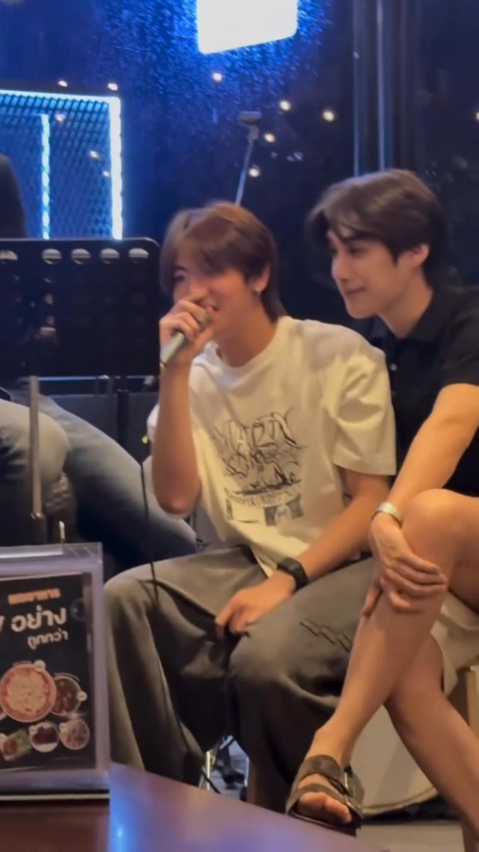 อันนี้หนัก 5255555555555 ที่ใครเล่าๆมา ภาพชัดสุด ใครที่ไหนห้ามเข้าใกล้ตอนที่ตัวเองไม่อยู่ เดินไปนั่งจุ่มด้วย สบายใจแระ ขอกางอาณาเขตรัศมีรอบตัวเฟิ้ดหน่อย