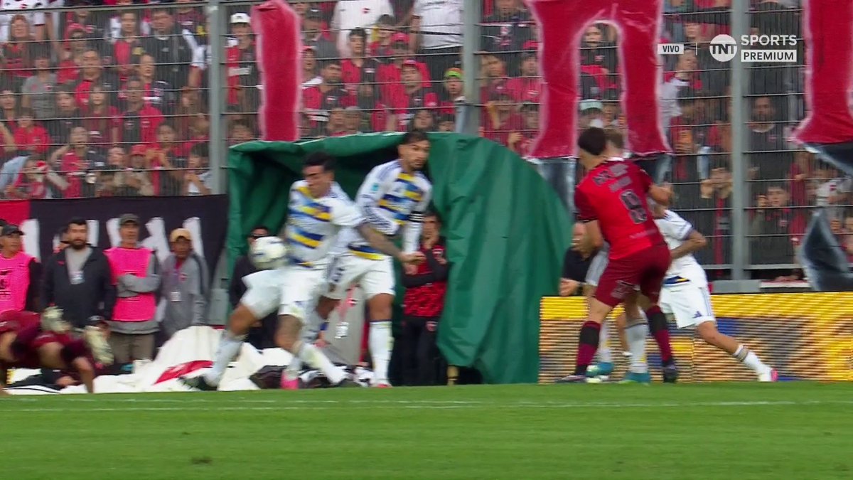 ¿ERA PENAL PARA NEWELL'S? En la última del primer tiempo, todo Newell's reclamó penal por una supuesta mano de Di Lollo dentro del área. Viví el Torneo Clausura 2026 por TNT Sports Premium y disfrutalo también en HBO Max 👉 #Suscribite #LPFxTNTSports