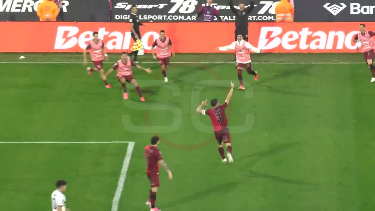 ¡GRITALO, CAPITÁN! Golazo de Luca Regiardo para el 2-1 de Newell´s vs. Boca.