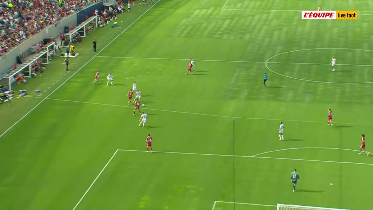 Leeds réduit l'écart après ce bon pressing Le direct sur L'Équipe live foot > #lequipeFOOT