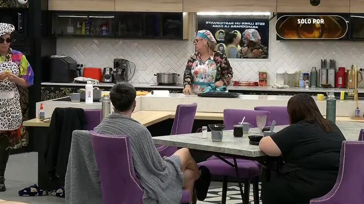 La Pinco se pasea por las cรกmaras dando a entender que se va a quedar en mute. Ya se enojรณ con 'el hombre'. #GranHermano #GranHermanoAr